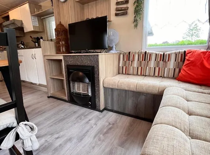 Le Pere Andre אתר קמפינג